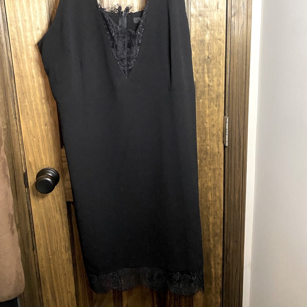 Sleeveless Dress with lace trim